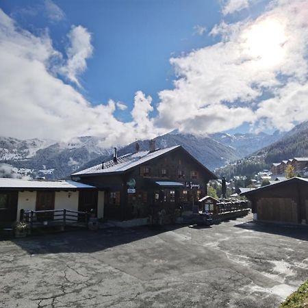Auberge Ла-Тзумаз Екстер'єр фото